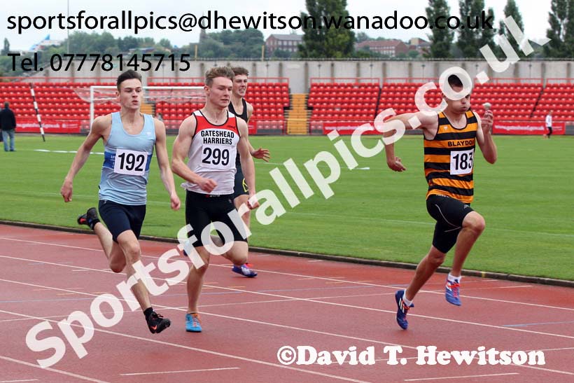Mens under-17s 100 metres, Gateshead Tartan Games. Phot: David T. Hewitson/Sports for All Pics